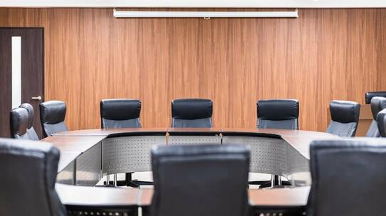 社長の座を譲って…先妻の子を会社から追い出す、継母の鬼畜
