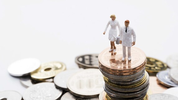 サラリーマンよりキツい!? 勤務医の「自腹を切る出費」の実態