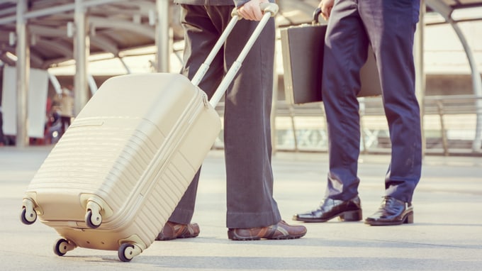 海外在住の外国人を採用し、日本に呼び寄せる場合の手続き