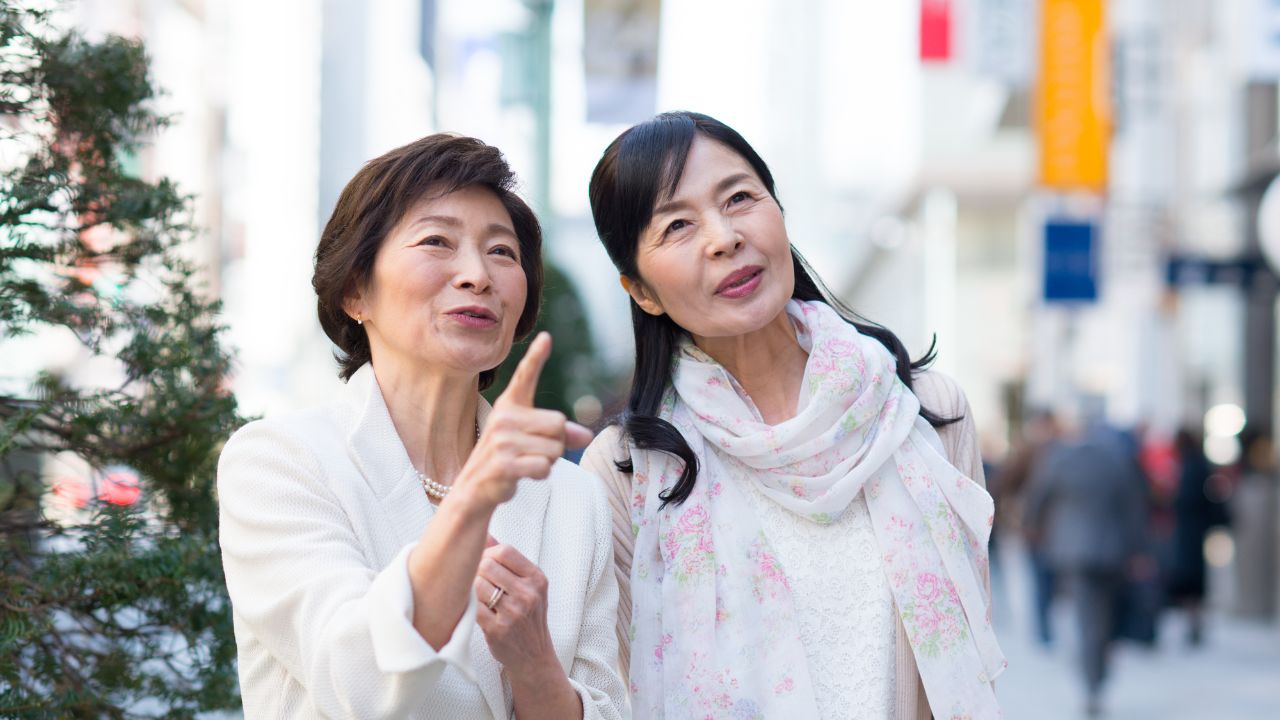 〈年金月25万円〉〈退職金3,200万円〉65歳夫婦が地方移住。「新幹線駅徒歩5分・温泉付きマンション」へ転居も、まさかの大誤算に「何かの間違いでは」