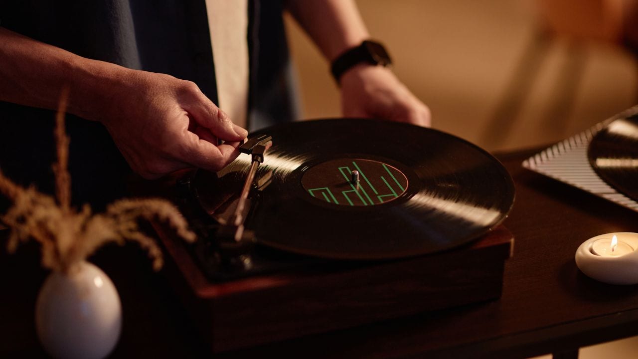 「もう妻は口をきいてくれない…」退職金1,500万円をつぎ込み“男の隠れ家”を造った65歳元管理職…完成から1カ月、防音室で震える「誤算」