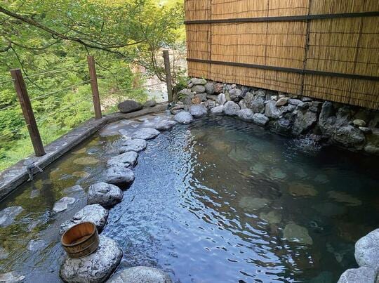 出所：『温泉博士×弁護士が厳選、とっておきの源泉かけ流し325湯』（合同出版）より抜粋