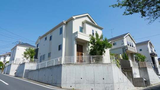 家づくりの相場「全国平均3572万円」だが…予算内で家を建てるには?最安は「総2階の真四角の家」