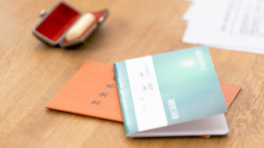 気づいたら口座凍結…なぜ銀行は、親の認知症を知るのか?【行政書士が解説】