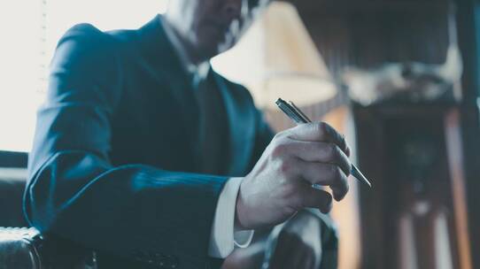 「競業他社への就職禁止」など…退職時の契約書に不利な内容が。署名は拒否できる?【弁護士が解説】