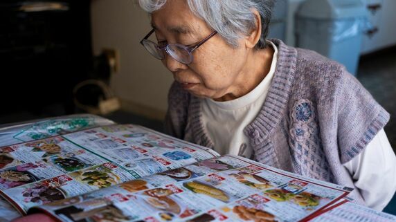 後生大事にお墓まで持っていってください…次男から突きつけられた“決別”の言葉。「年金18万円・貯金1.2億円」の79歳母が、執着したお金と引き換えに得た「老後の虚無」【FPが解説】