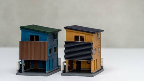 死ぬほど暑いうえに、雨漏りするのに…相続した〈築古・狭小・ボロボロの実家〉に瞬殺で引っ越してきた次女を、長女が本気で心配するワケ