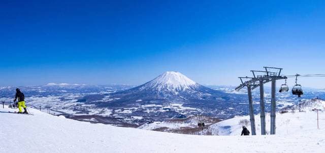 ニセコから羊蹄山を望む