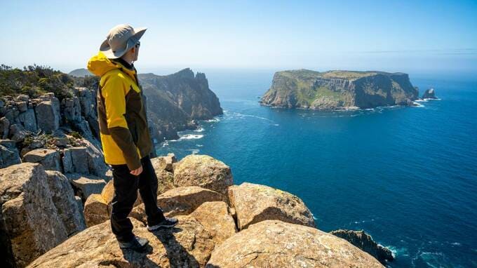 眼科医による白内障手術Q&amp;A「術後、視界が青っぽく感じる」 