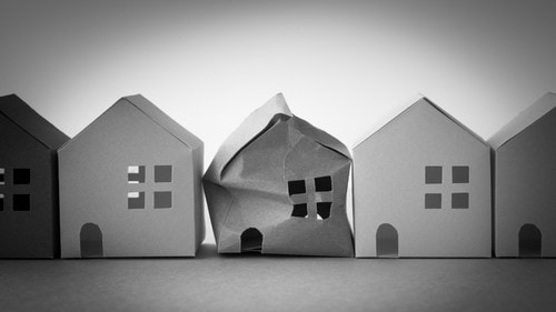 「貸せない」「売れない」「自分も住む予定がない」という三重苦の不動産が急増中。