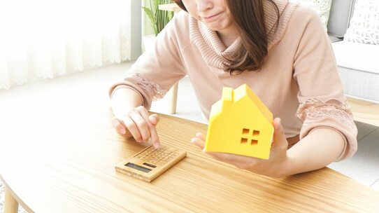 【住宅ローン】「“元利”均等返済」と「“元金”均等返済」、どちらがおトク?わかりやすく解説
