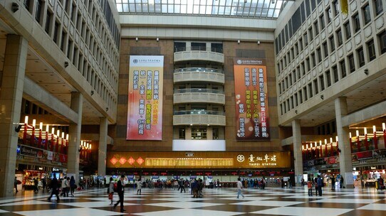 台湾天才IT大臣「台北駅コンコースをそれでも解放する理由」