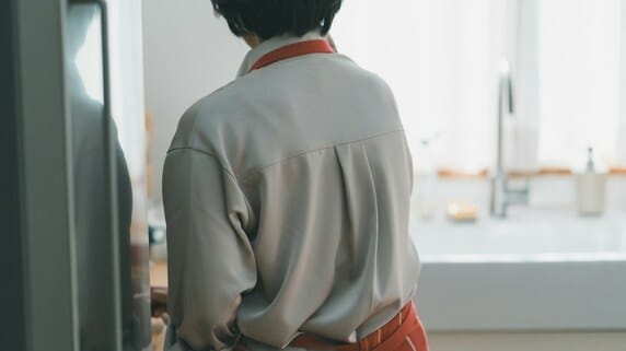 「昼飯、何？」定年翌日、61歳夫が妻に尋ねたひと言。30分後に返ってきた“まさかの答え”