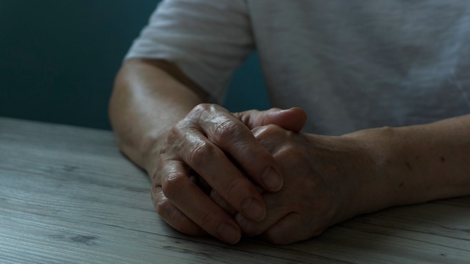 年収1,300万円の56歳・大企業部長、定年退職した元上司の「金貸して」に唖然…元エリートを襲った「老後破産」の悲劇【CFPが警告】