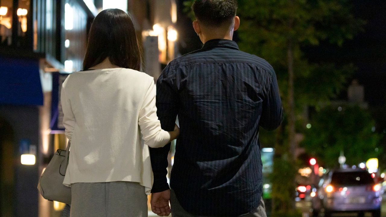 「借金がある男に娘はやらん！」奨学金が理由で結婚拒絶…年収440万円・28歳サラリーマン、挨拶帰りの「彼女の言葉」に思わず流した涙の〈まさかのワケ〉