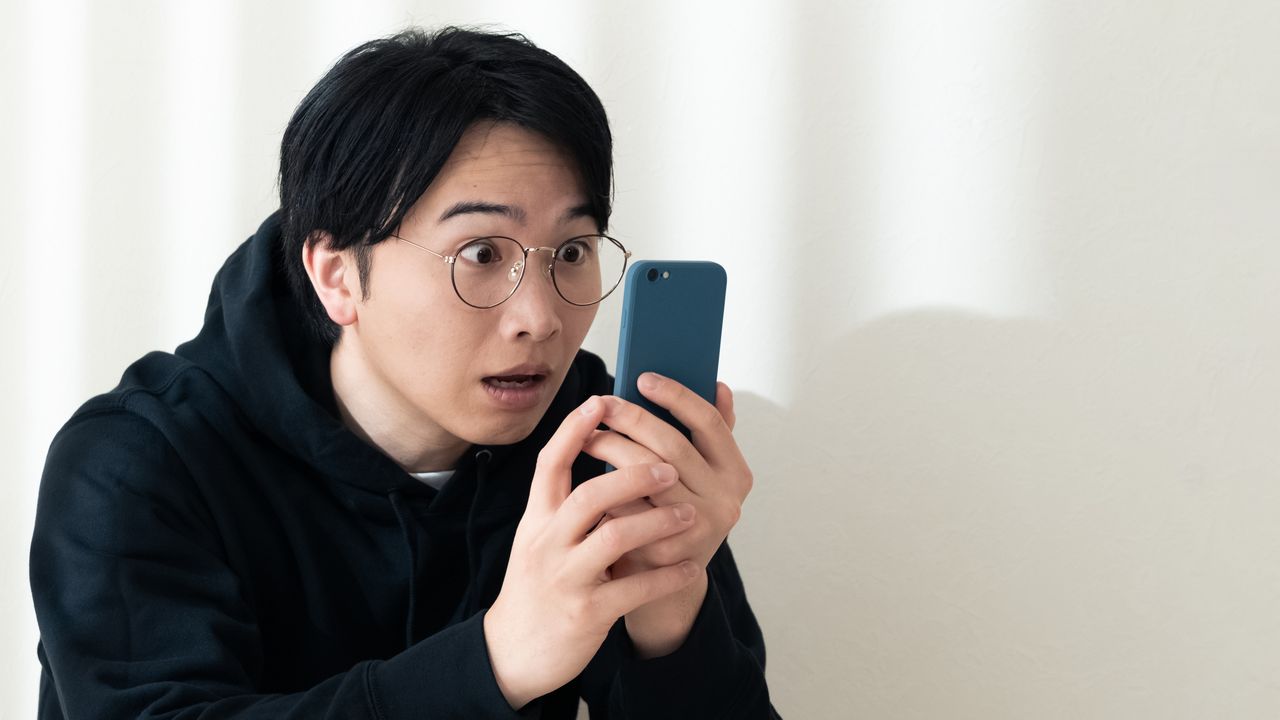 NISAで満額投資していた38歳独身会社員、資産は「1,200万円」に増えたが…毎日見ていたスマホの残高画面が一変。ある日の“ログイン”に血の気が引いたワケ【経済産業省 高度情報処理技術者が解説】