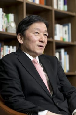 代表取締役社長　伊井哲朗氏