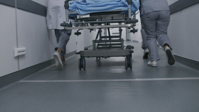 過酷な医療現場、慢性的な人材不足、地域医療との連携…「二次救急」特有の難しさに立ち向かう現場スタッフの矜持