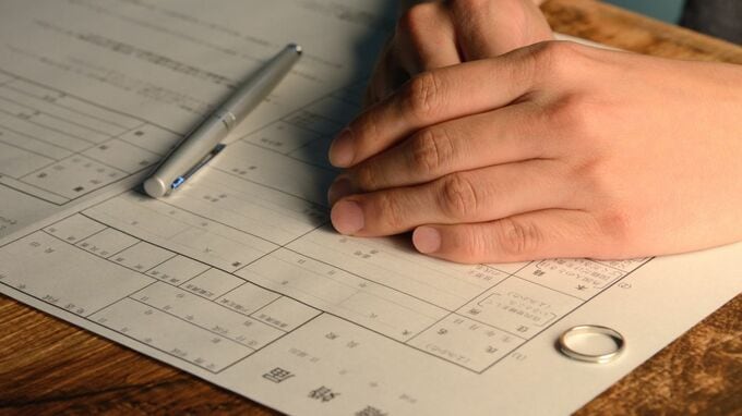 「あなた、お疲れさまでした。離婚してください」…〈貯蓄5,000万円〉〈年金月17万円〉65歳夫の穏やかな老後が一変。原因は40年前の「産後の恨み」【CFPの助言】