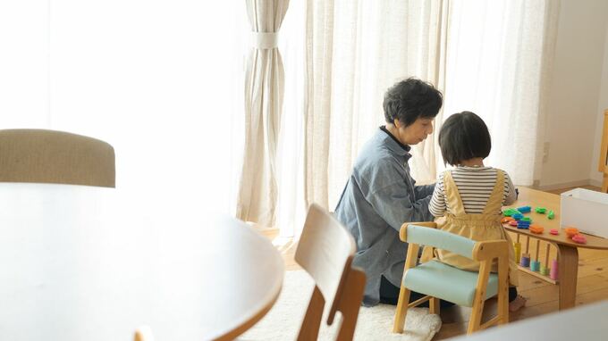 「部屋はもう引き払ったから」〈年金月25万円・71歳夫婦〉娘の突然の帰省で始まった"想定外の同居生活"