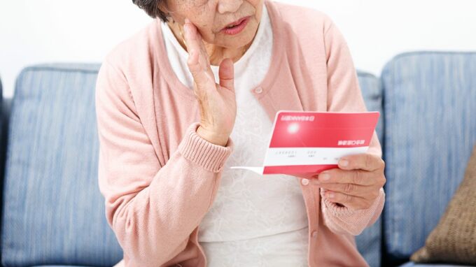 「見間違い…じゃないよね？」年金暮らしの75歳女性、通帳を開いて〈残高の変化に青ざめた〉ワケ
