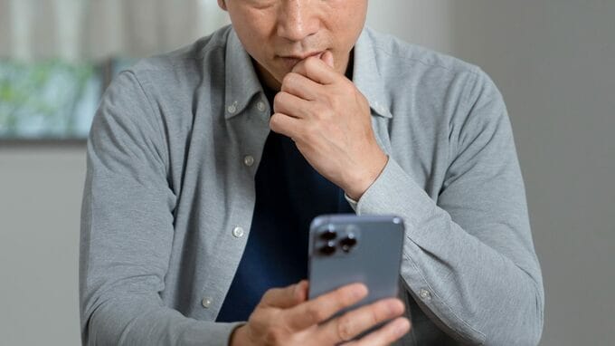 銀行から突然「相続税の納税は大丈夫でしょうか？」…亡き母の遺産〈自宅+預貯金100万円〉に告げられた相続税額に愕然。50代一人息子、苦渋の決断【税理士が解説】