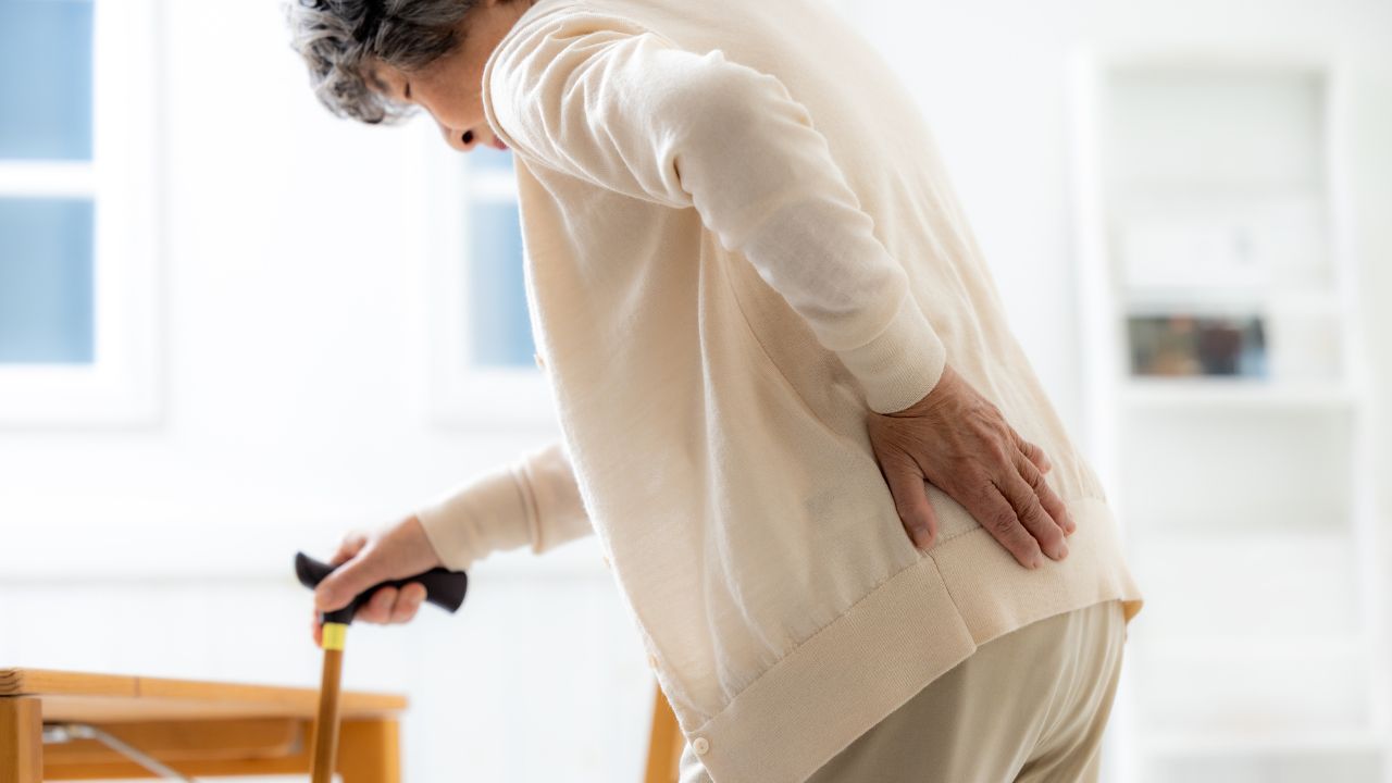 「私は平気よ」と笑っていた〈年金月13万円・85歳母〉から緊急電話…53歳長女との「同居提案」を頑として拒んだ末路