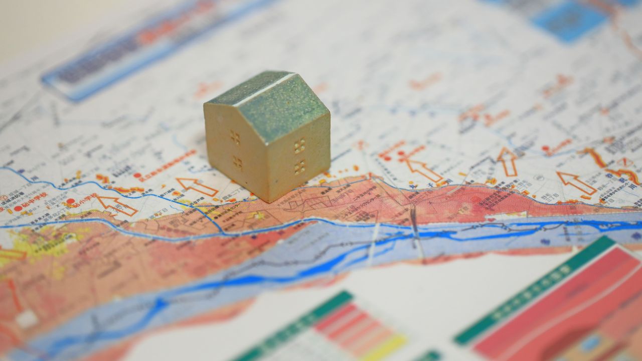 私たち、ツイているね！世帯年収1,500万円〈子のいない夫婦〉相続でマイホームゲットも「大型台風襲来」で大損害「こんなはずでは」