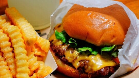 飲食M&Aが過去最多「117件」に。バーガーキング700億円買収の衝撃