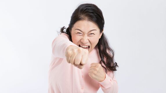 じゃあお前がやれよ！…老人ホームに響き渡る怒号。年金月13万円・要介護3「他人の世話にはなりたくない」85歳母を介護し続けた長女がブチ切れた「兄のひと言」