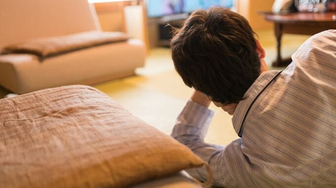 「父は昔から、ほとんど働いていませんでした」年収6,000万円・年金不要な不労所得者の68歳父…〈働かない親〉の背中を見て育った40歳息子が選んだ「驚きの職業」【FPが解説】