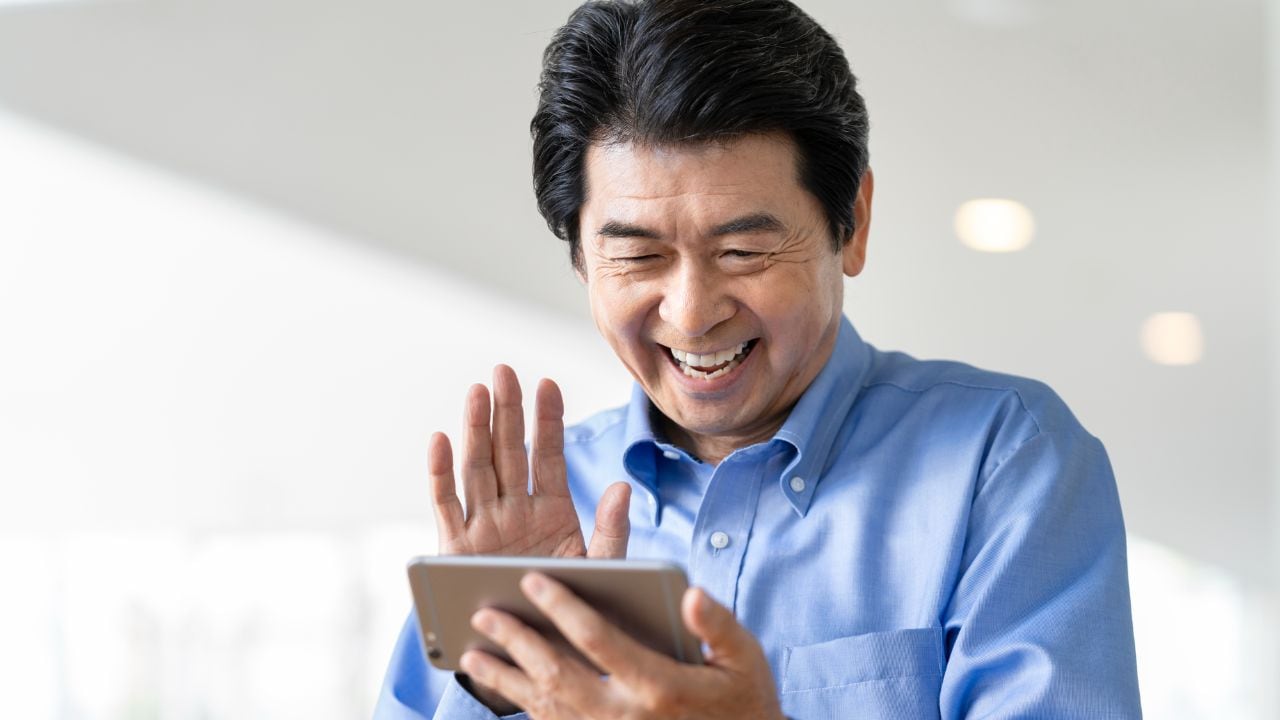 なぜ騙されたんだろう…〈年金月20万円〉72歳父の書斎で見つけた「謎の振込明細書」。元教員のプライドを打ち砕いた巧妙なワナ