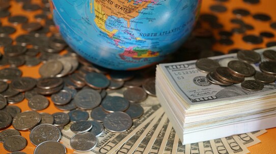 大型不況か、それともバブルか?…米国経済の両極端なシナリオ