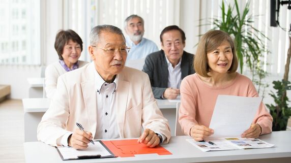 シニア世代が「年金プラス月10万円」を目指すには…学び直しもできる「シルバー人材センター」の有効活用