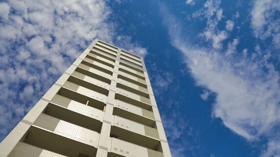 【不動産投資の明暗】一等地の1Rマンションで500万円の損失、地方郊外築古で200万円の収益…プロが解説
