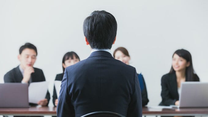 大卒採用来春9.3％増　IT人材争奪激しく 新卒採用の長期化でメリットのある銘柄はコレだ。