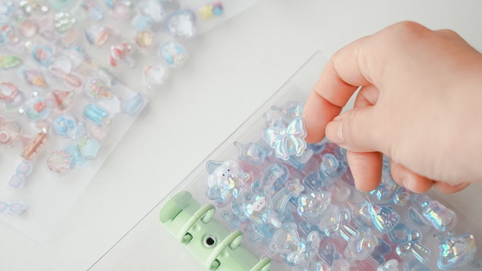 600円でシール売ってよ…〈元・平成女児〉37歳義妹からの図々しいお願い。42歳女性が「教師として」「母として」悩んだ〈シル活〉との距離感