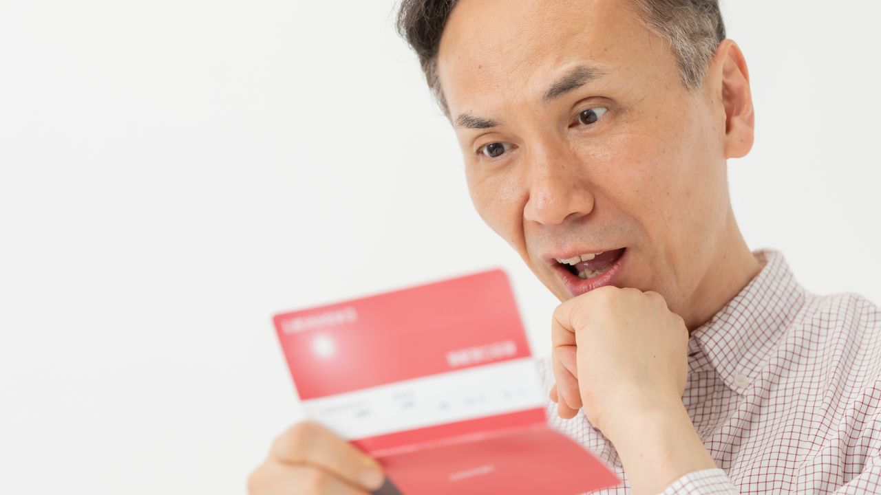 「冗談だろ、ゼロが足りない…」〈退職金3,600万円〉〈預貯金3,500万円〉60歳定年エリート、資産整理で手にした「残高証明書」に戦慄。安泰の老後が揺らぐ「致命的な誤算」