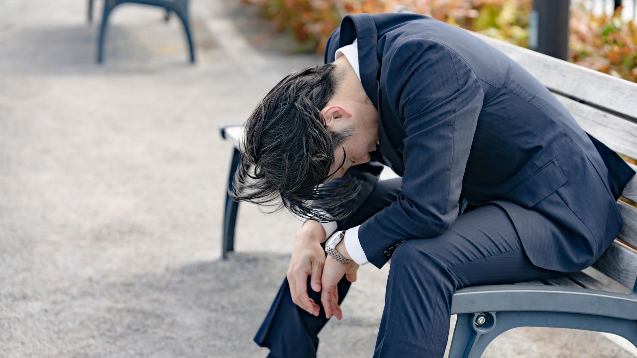 耳を疑いました……＜49歳・月収50万円＞サラリーマン、突然のリストラで「貯金ゼロ」。ミドル世代の失業、厳しい現実