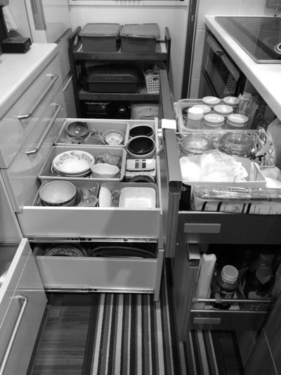  食器はキッチンの引き出しに収納しています。