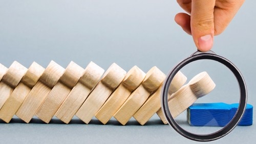 パンデミックの倒産ドミノは終わらないという。（※写真はイメージです／PIXTA）