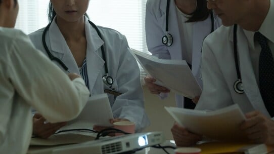 52歳の若い理事長が、善意で「病院を売ろう」として大失敗