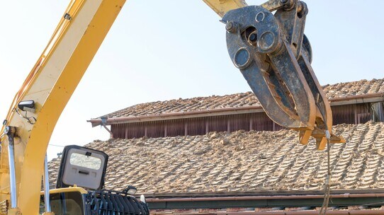 不動産投資の落とし穴!?建物の寿命を見越す「解体投資」とは?