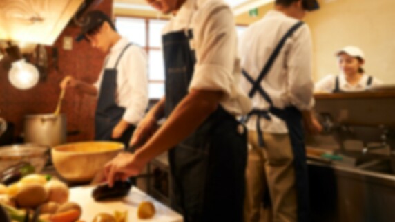 京都の大人気ステーキ丼専門店が「面接に履歴書を忘れた人」でも採用するワケ