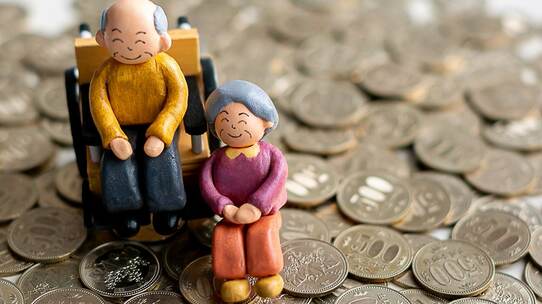 老後資金2000万円は「外国株式インデックスファンド」で作る!大学教授がシミュレーション