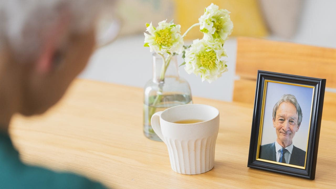 遺族年金は「亡夫の年金の4分の3」と聞いたのに…〈年金月27万円〉72歳夫を亡くした66歳妻、年金事務所で告げられた「信じがたい金額」に絶句