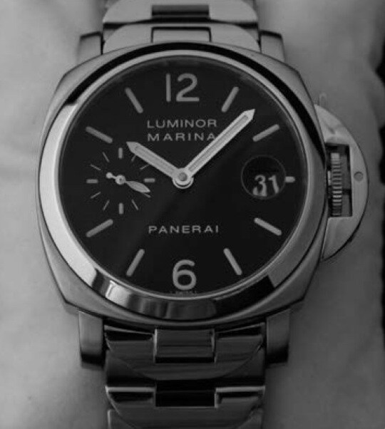 ［図表2-1］ルミノールマリーナPAM00050。40mmサイズの自動巻、黒文字盤モデル。 出典：斉藤由貴生氏の書籍『データでわかる腕時計投資の正解』（イカロス出版）より