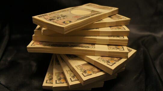 個人事業主の売上「1000万円」と「1001万円」どっちが得?