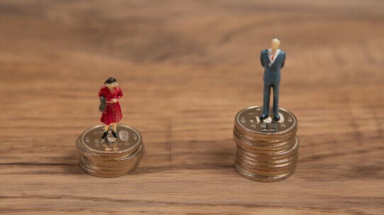 認知症の父の預貯金5000万円…使い込んだ兄に、妹は返還請求できるのか?【弁護士が解説】