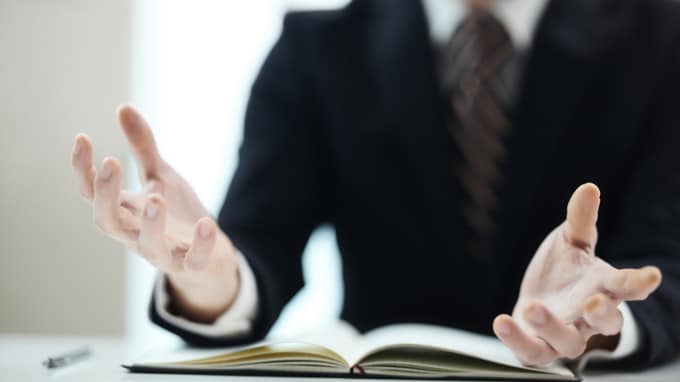 事業承継で生じやすい「思考のバイアス」——銀行・税理士の提案を検討し、経営者が注意すべきポイント